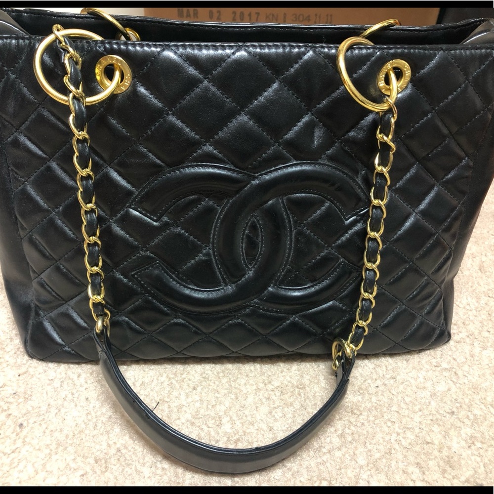 Stylish black tote bag